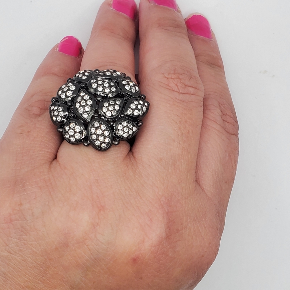 T Tahari Black With White Rhinestones Statement Ring size 6.5